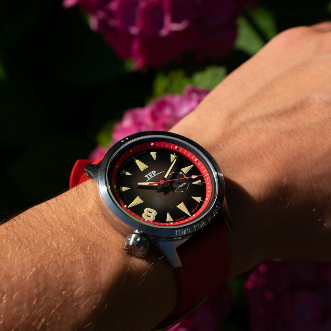 Exploro24 - Red Black (Coming soon!)